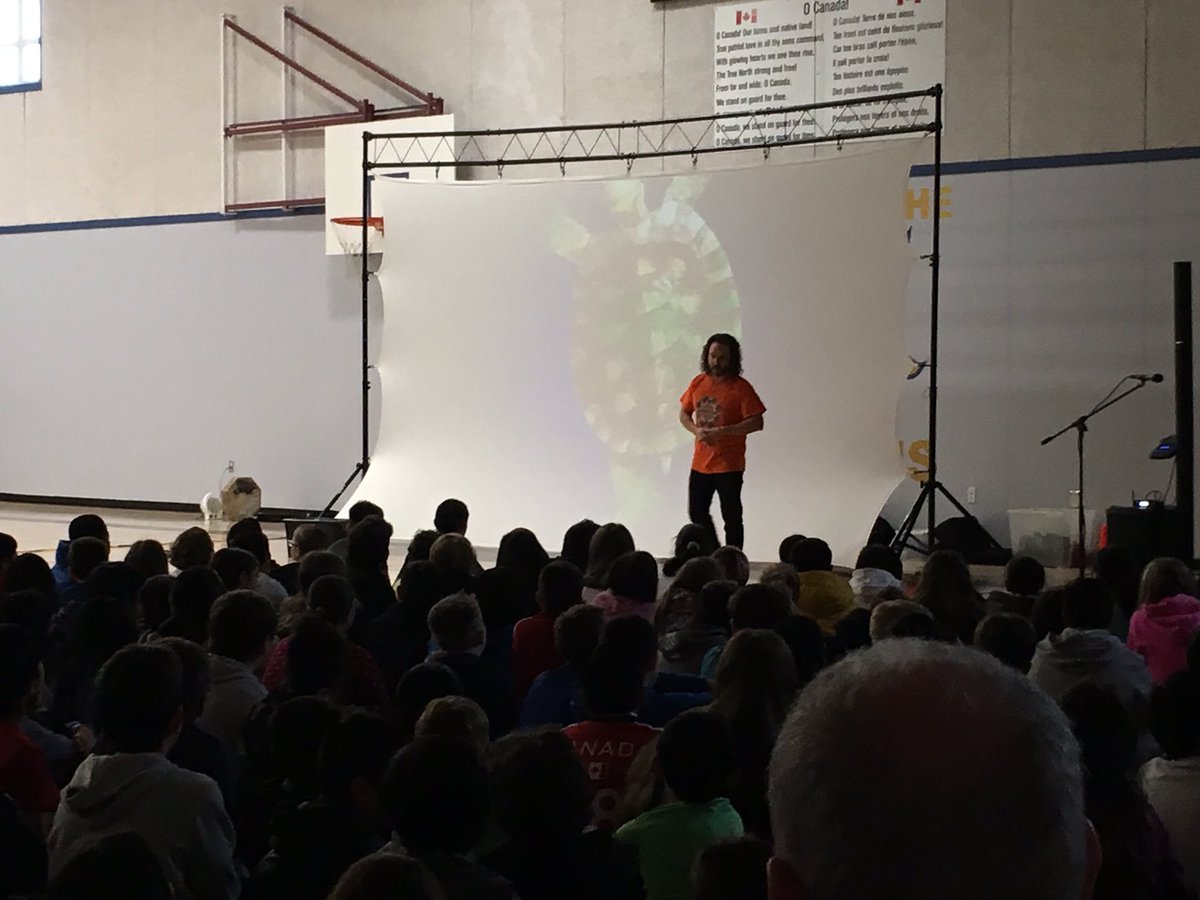 tltrieu's tweet image. What a treat today as we had #3crowsproduction of “How Raven Stole the Sun” @EgmSgriffin. A great way to celebrate the power of storytelling and Coast Salish culture with our students #orangeshirtweek #firstpeoplesprinciplesoflearning @newwestschools #newwestlearns