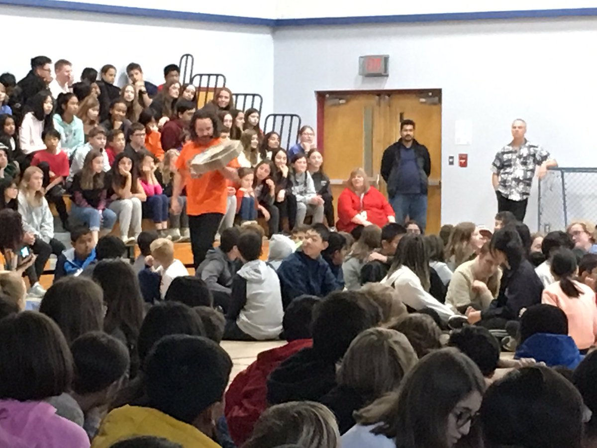 tltrieu's tweet image. What a treat today as we had #3crowsproduction of “How Raven Stole the Sun” @EgmSgriffin. A great way to celebrate the power of storytelling and Coast Salish culture with our students #orangeshirtweek #firstpeoplesprinciplesoflearning @newwestschools #newwestlearns