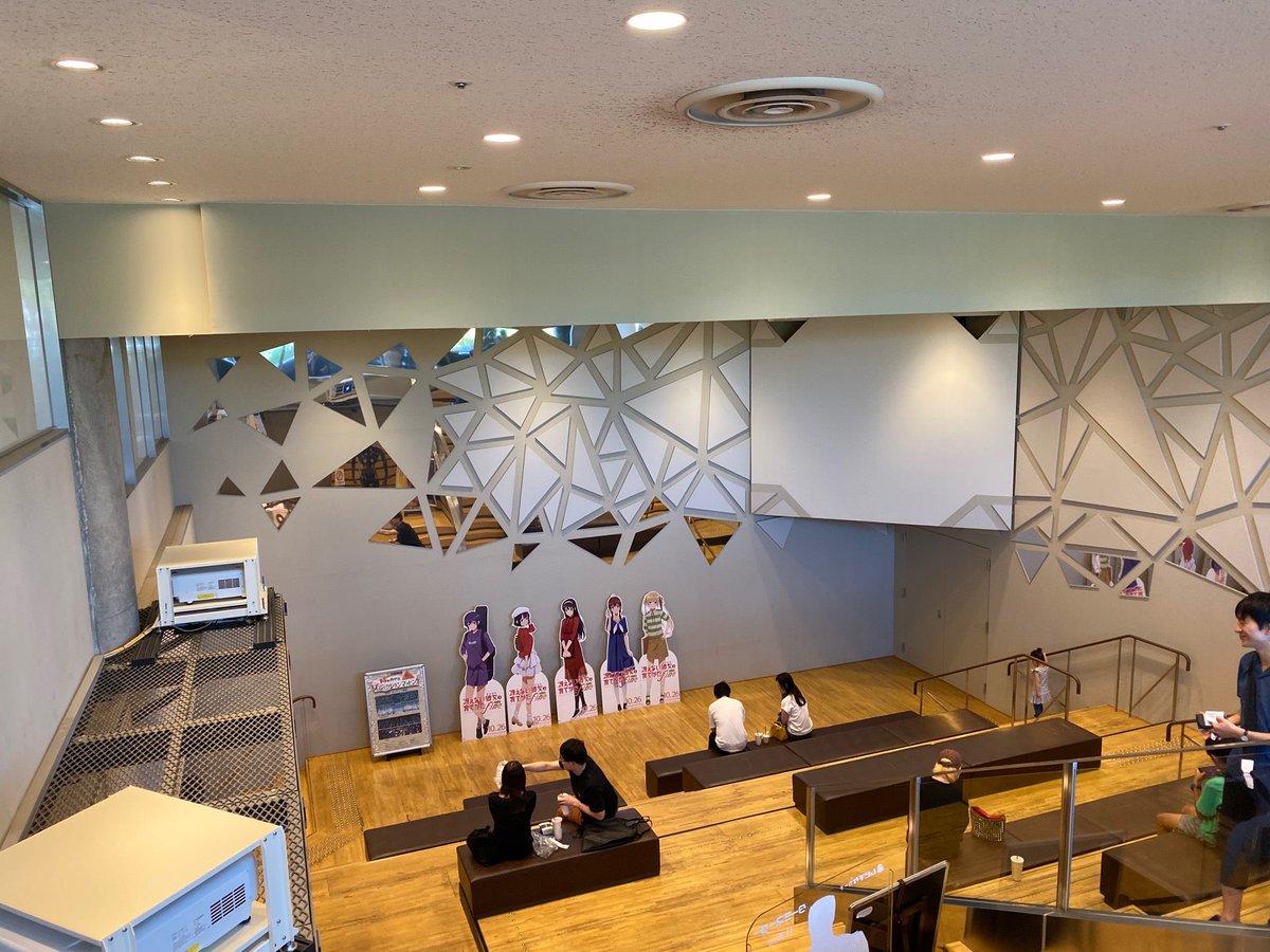 Kozukichi ここの映画館はエントランスに座る場所がなくシアター入り口の横にスペースが存在します テーブルはなく長椅子で段差もあるので詰めようと思えば結構人数入るので賢い やり方だと思います ゚w゚ ノ 109シネマズ二子玉川 109 Futako In 世田谷 Kozukichi ここの映画館はエントランスに座る場所がなくシアター入り口の横にスペースが存在します テーブルはなく長椅子で段差もあるので詰めようと思えば結構人数入るので賢い やり方だと思います ゚w゚ ノ 109シネマズ二子玉川 109 Futako In 世田谷