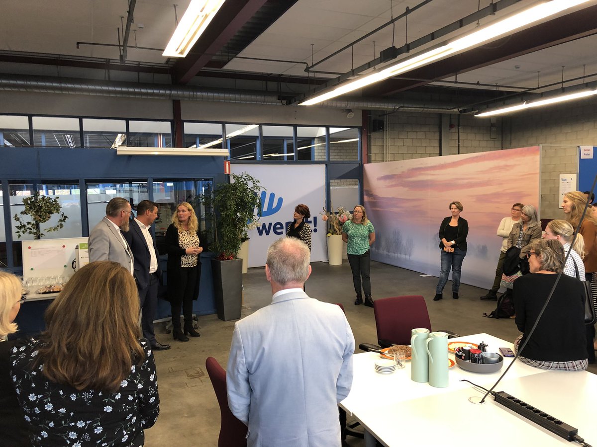 regiekr8's tweet photo. Op 2 oktober ‘19 was de startbijeenkomst programma “Leerhuis Inburgering Hoeksche Waard” onderdeel van de Pilot Veranderopgave Inburgeringswet. @gemeenteHW #hwwerkt #partners https://t.co/ST8VVwLeo5