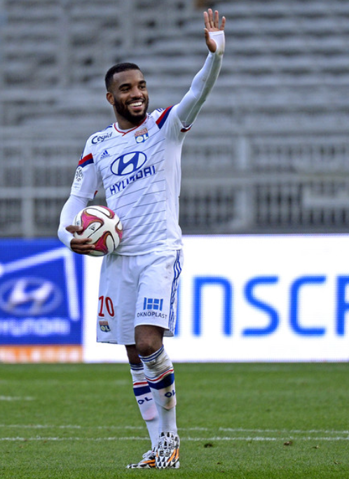 OL_HISTOIRE's tweet photo. Il y a 5 ans aujourd'hui, au stade de GERLAND, contre lille, le triplé d'ALEXANDRE ? LA-CA-ZETTE !
On se souvient toujours d'un hat-trick à domicile  @LacazetteAlex 😉 https://t.co/I0lLnqcrBZ
