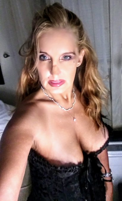 i am on myfreecams nocome cum with me https://t.co/XUopoXaGio