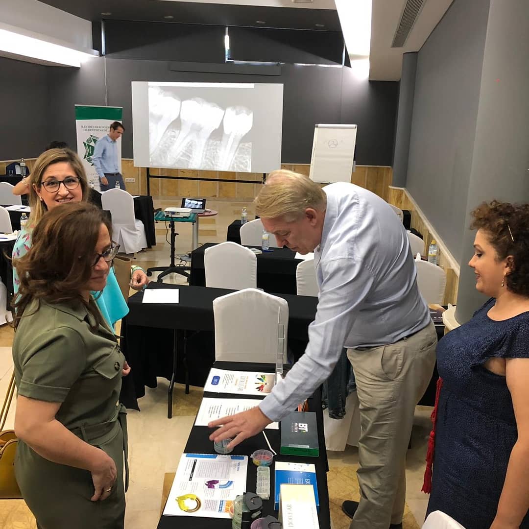 dentistas_jaen's tweet photo. Segunda jornada de " Actualización en operatoria dental" con el Dr. Enrique López Luque.
Magnífica exposición, enhorabuena Doctor!!!
#teformamos
#apostandoporlaformacioncontinuada https://t.co/2GkDayB3AC