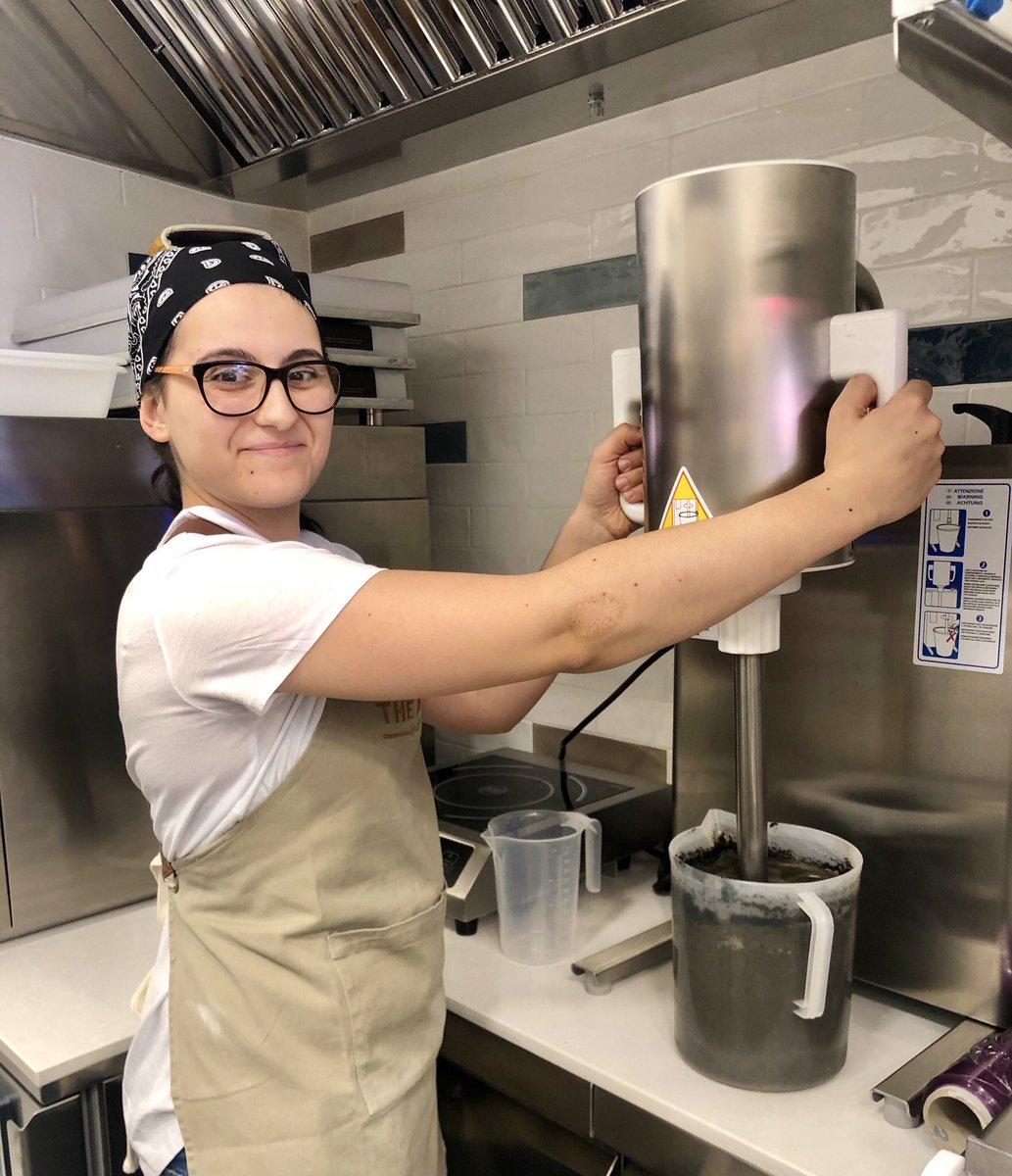 JCCapel's tweet photo. Entre lo salado y lo dulce, el indefinible sorbete de aceitunas negras recuperado por @ThePatissierRv Una antigua especialidad de la #Gastroteca, #Lúculo y el #LouisXV de #AlainDucasse  en Montecarlo https://t.co/e1zET8f9p1 https://t.co/n4hTYX73ql