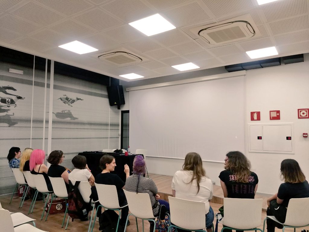 FemDevs's tweet photo. Ayer, además de la inauguración de la Expo #Musart, fue la meetup de Barcelona. Os dejamos unas fotitos de las chicas :) #FemDevsMeetups https://t.co/QrggpBtA1O