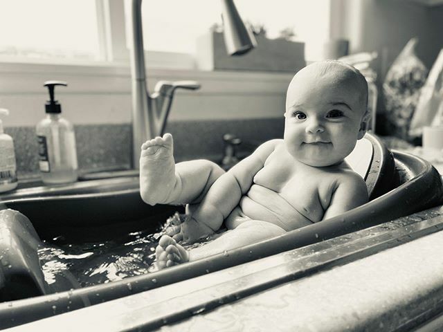 jfabs's tweet photo. Bath time is Aurora’s happy place. .
.
#aloha #babiesofinstagram #baby #bathtime #luckywelivehawaii #hilife #hawaii #shotoniphone #splash https://t.co/mD5C8bbDKk https://t.co/5FFwUFaYMk