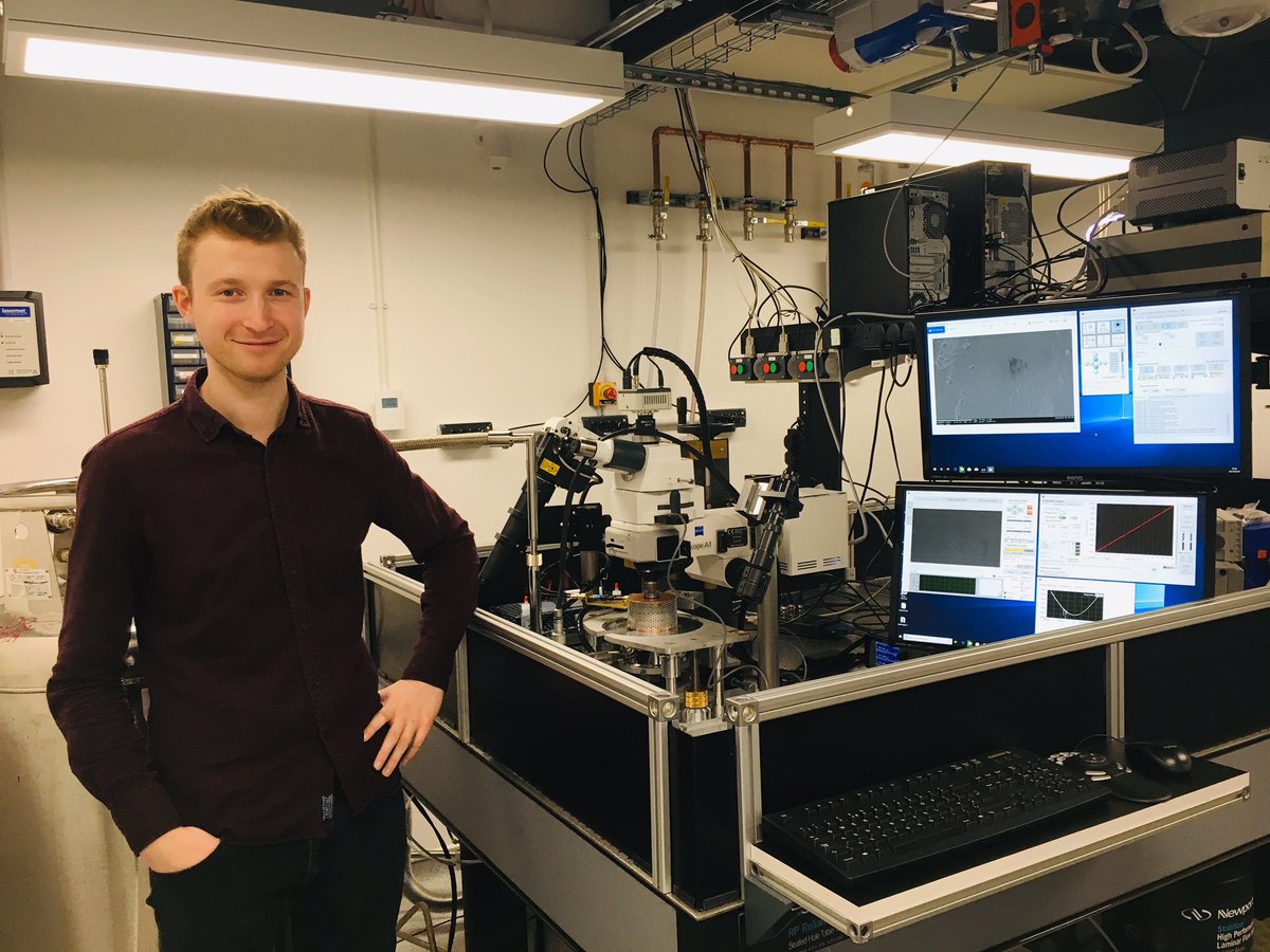EXTREMAG1's tweet photo. Tom Lyons from @2Dsheffield @PhysicsShef, first external user of the @EXTREMAG1 facility, successfully using wide field Kerr microscopy to investigate low temperature 2D ferromagnets @UoE_Physics https://t.co/R70Vsm0pgP