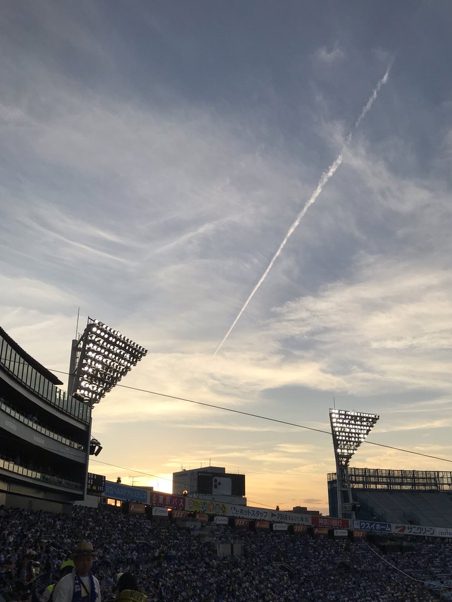 cm_0526's tweet image. 今日のCSハマスタ凄かった…
これがルーズベルトゲームか、これがハマスタ阪神戦か…
途中まで完全にベイスターズが勝つと思ってたのに。
甲子園でも、いつもこういう試合しろよw
秋の空なのか、雲もちょっと途中から怪しげな雰囲気だったんだよね。
#ハマスタCS