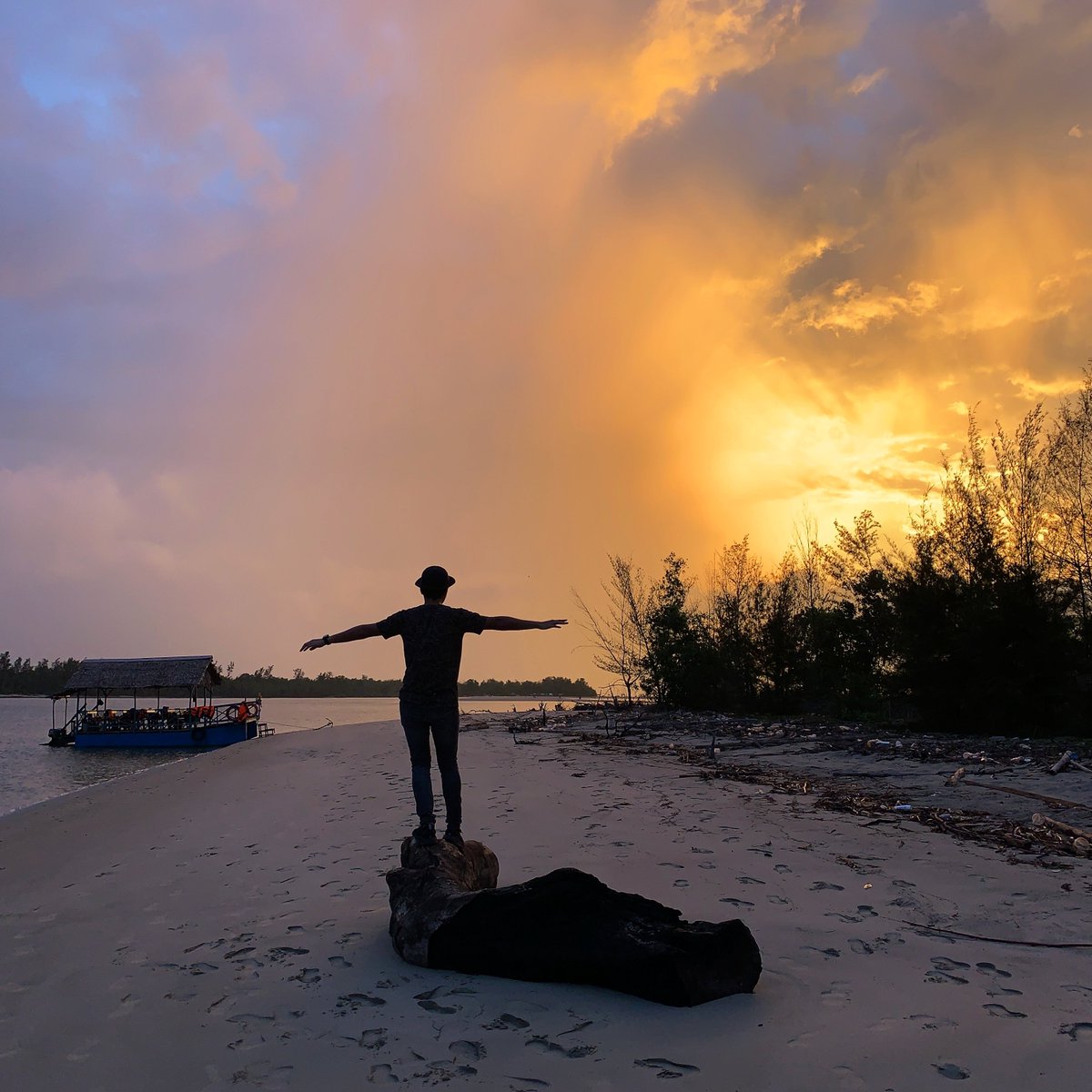 Gambar Wanita Di Pantai Saat Sunset Arini Gambar Gambar Wanita Di Pantai Saat Sunset Arini Gambar