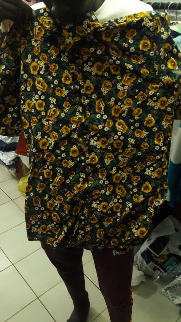 HaristNe's tweet photo. Hum j'aime trop la chemise la #_tweet __🍀🍀 https://t.co/PgzePDIRFv