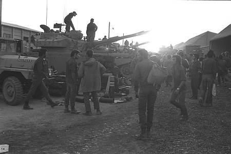 חיילי מילואים מגיעים לימ"ח בצפון, 6.10.1973לע"מ