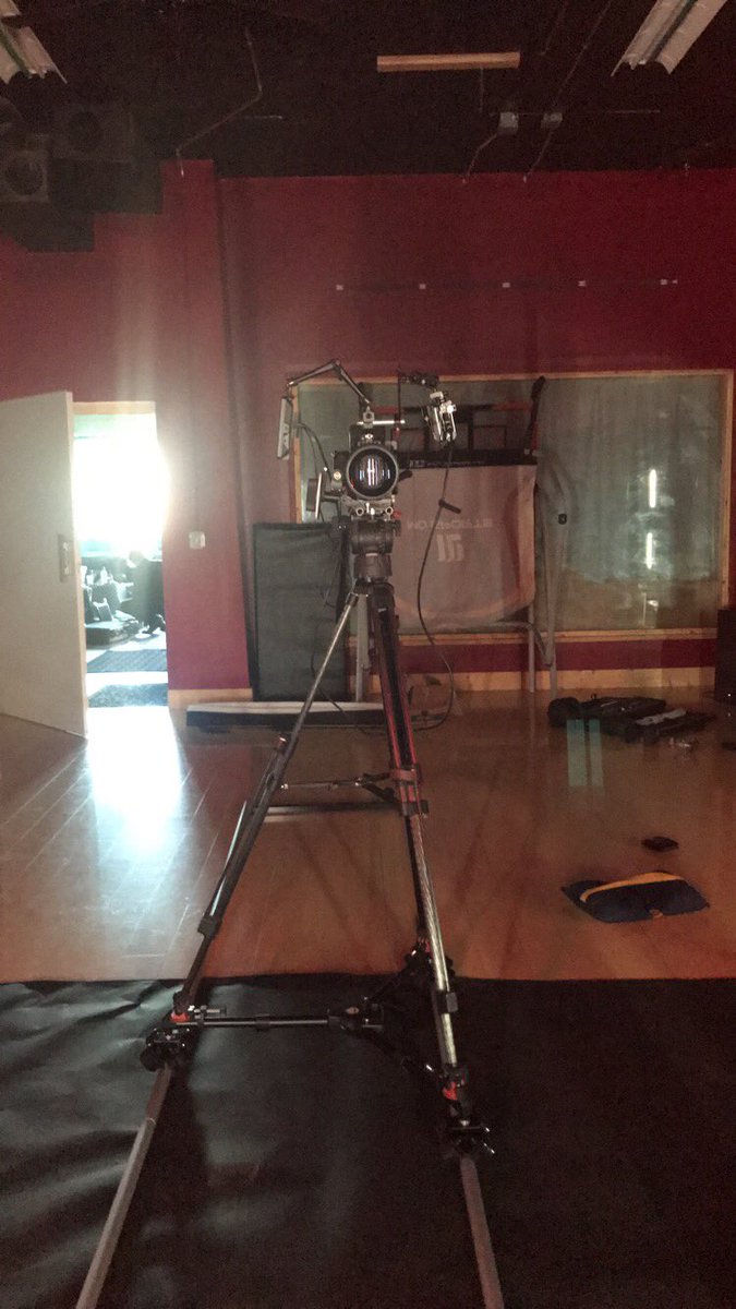 #BehindtheScenes filming today with <a href="/lunarkris/">luna 🌙</a> 🎬