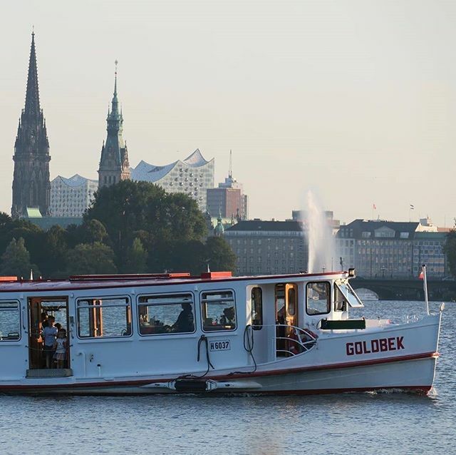 ...
Schifffahrt mit bester Aussicht 😍
...
📷 @injulialand
Ausgewählt von @mein_hamburg_und_ich
...
✖ Markiere deine Hamburg Fotos
✖ Tag #IgersHamburg
...
#igershamburg #igers #hamburg 
#hamburgahoi #hamburg_de #meinhamburg #alster #elbphilharmonie #elphi 
#hamburgcity #ha…