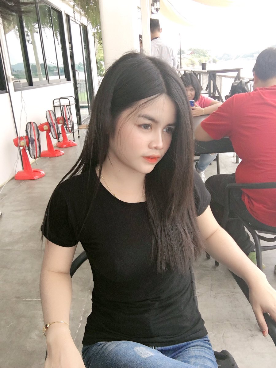 Bpurplee1's tweet photo. #แคปชั่น -ถ้ากอดตัวเองแล้วมันอุ่น ผมคงไม่อย���กไห้คุณมานอนกอดหรอกครับ 
#แคปชั่น #แคปชั่นน่ารัก https://t.co/1UczsSR60E
