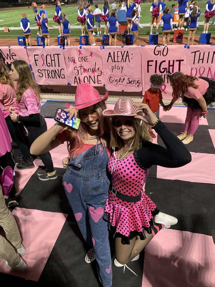 Juliacarp_'s tweet photo. best student section forever #losalloco @MAlvarez02 @ocstudsections @ocvarsity #ocvfans @asb_los @LosalLocos https://t.co/0Hpi4flmjP