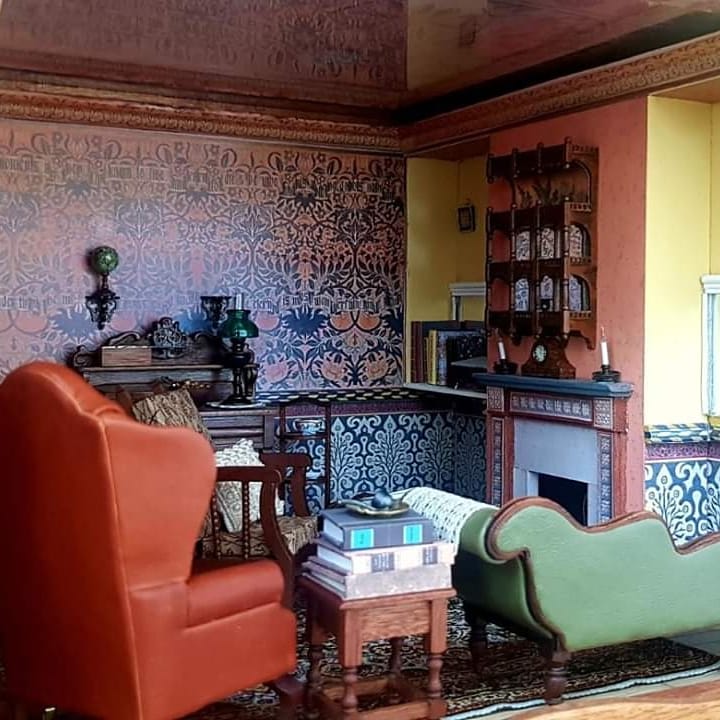 davidparrhouse's tweet photo. Meet Doctor Bondini, magical creator of our miniature Drawing Room diorama, complete with reproductions of the wall patterns, dado rails, cornicing, ceiling pattern and grained door. Turning on the lights for the first time was truly magical! #creatingtheimpossible https://t.co/EObbFSoELq