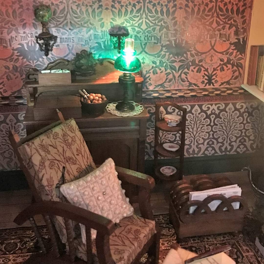 davidparrhouse's tweet photo. Meet Doctor Bondini, magical creator of our miniature Drawing Room diorama, complete with reproductions of the wall patterns, dado rails, cornicing, ceiling pattern and grained door. Turning on the lights for the first time was truly magical! #creatingtheimpossible https://t.co/EObbFSoELq