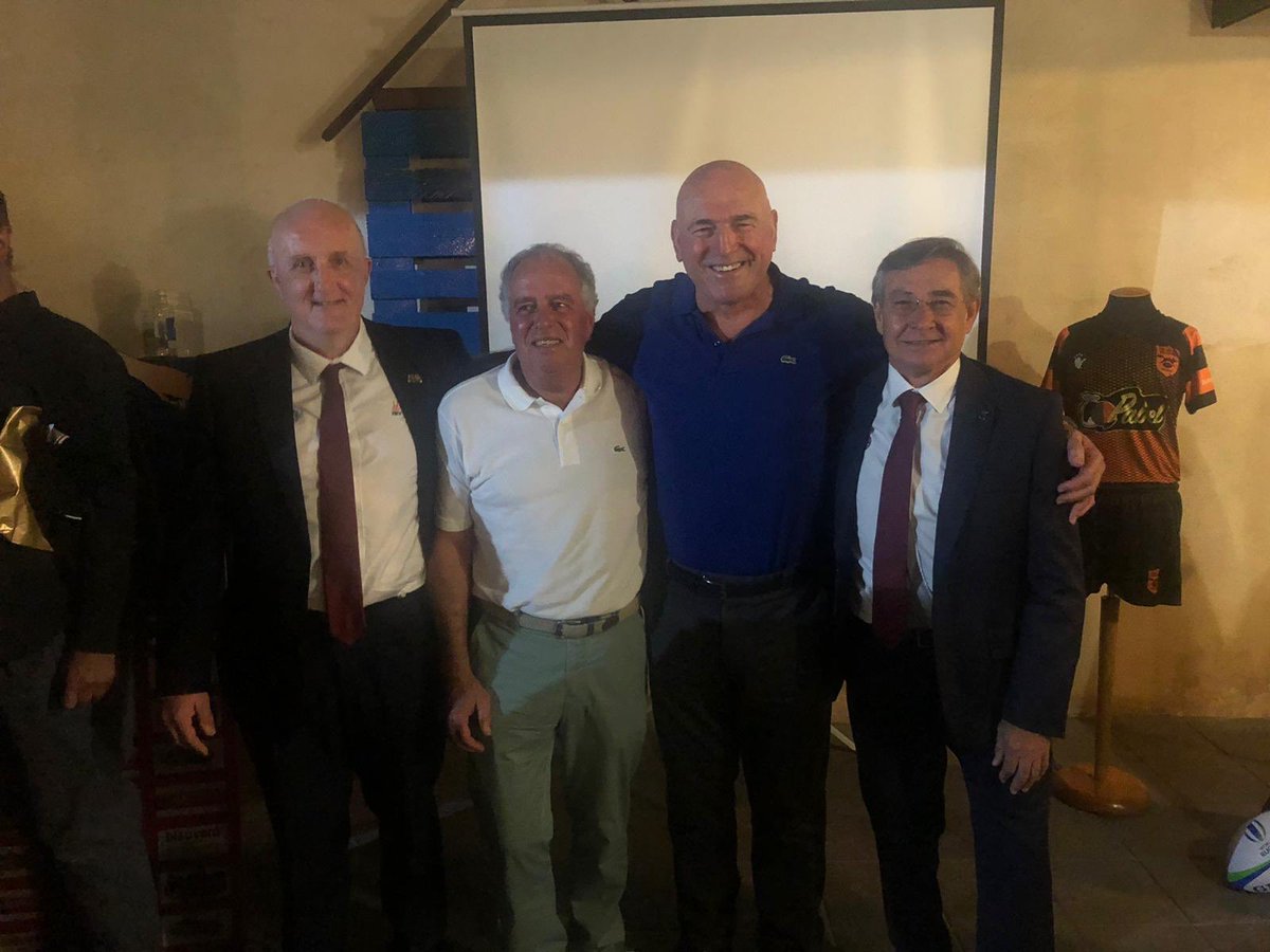 Merecido homenaje a <a href="/vichycusset/">Tomas Pardo Vidal</a> ayer en Alzira. Gran jugador y mejor persona su pueblo le ha honrado como merece. Un orgullo que sea parte del proyecto de nuestra federación. Gracias a <a href="/feijoorugby/">Alfonso</a> por su presencia.