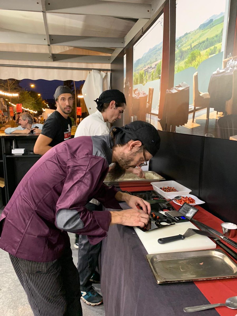 RestElCentre's tweet photo. Ahir ens vam estrenar al @cavatast la mostra de caves i gastronomía de Sant Sadurní d’Anoia, avui oferirem tastos d’alguns plats de la nostra carta habitual, gaudiu molt i brindeu moltes vegades 🥂-No cal buscar el moment perfecte, fes que ho sigui-#Cavatast2019 #santsadurni https://t.co/IOT5lPZylZ