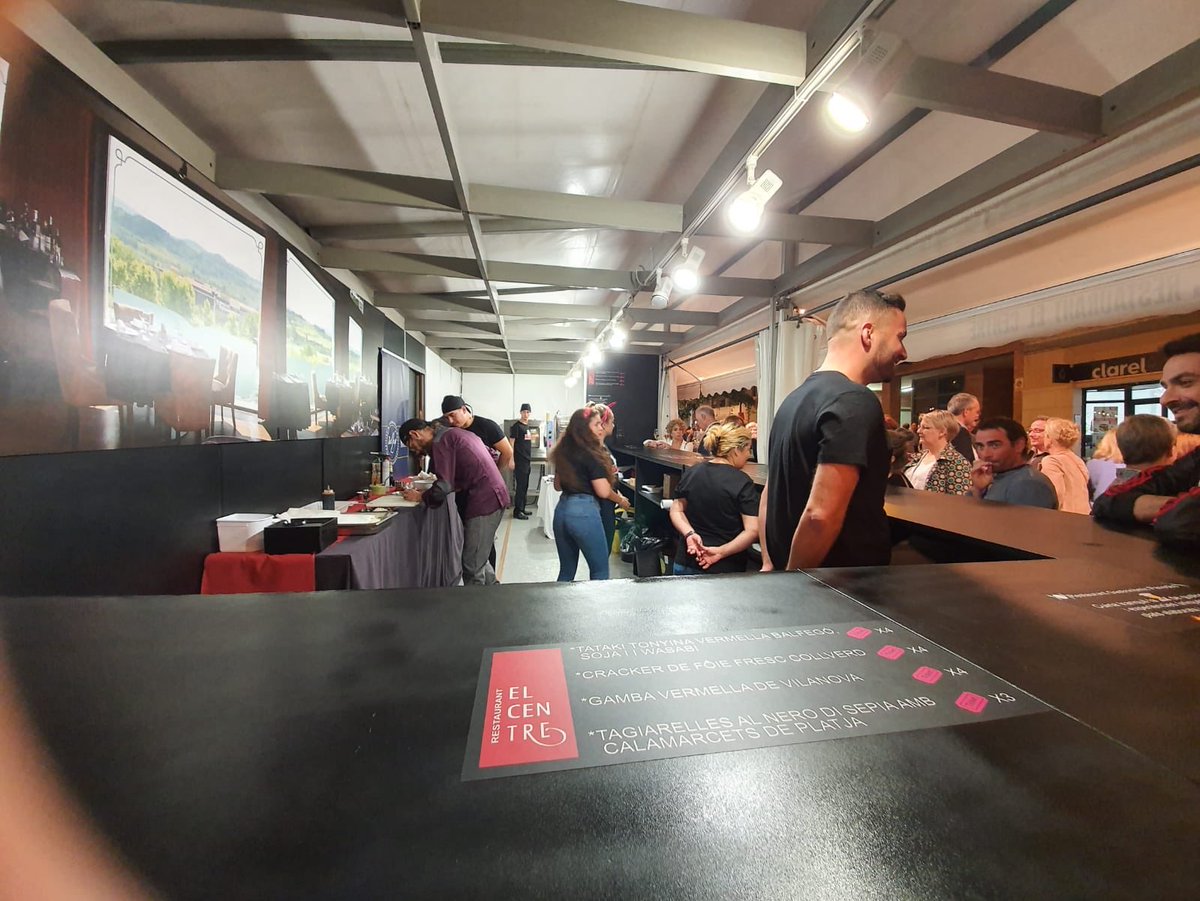 RestElCentre's tweet photo. Ahir ens vam estrenar al @cavatast la mostra de caves i gastronomía de Sant Sadurní d’Anoia, avui oferirem tastos d’alguns plats de la nostra carta habitual, gaudiu molt i brindeu moltes vegades 🥂-No cal buscar el moment perfecte, fes que ho sigui-#Cavatast2019 #santsadurni https://t.co/IOT5lPZylZ