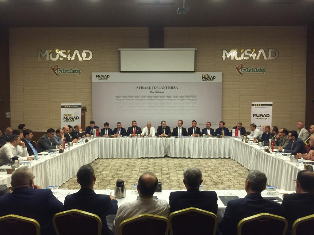 AKaanTR's tweet photo. .@MUSIADGaziantep şubemiz ev sahipliğinde, Yönetim Kurulu Üyelerimiz, bölgedeki şube başkanlarımız ve kıymetli üyelerimizin katılımlarıyla gerçekleştirdiğimiz İstişare Toplantımızın hayırlara vesire olmasını temenni ediyorum. https://t.co/SwwWCJYf46