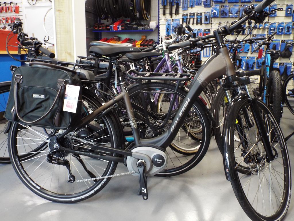 If you have to cycle up a lot of hills a visit to see us @cyclelifeeastdevon is a must! With some of the best E-Bikes and great prices you'll find the hardest decision is which one to choose!
#ebikes #ebikekit #ebike #cycling #cycle #FitnessMotivation #mondayMotivation