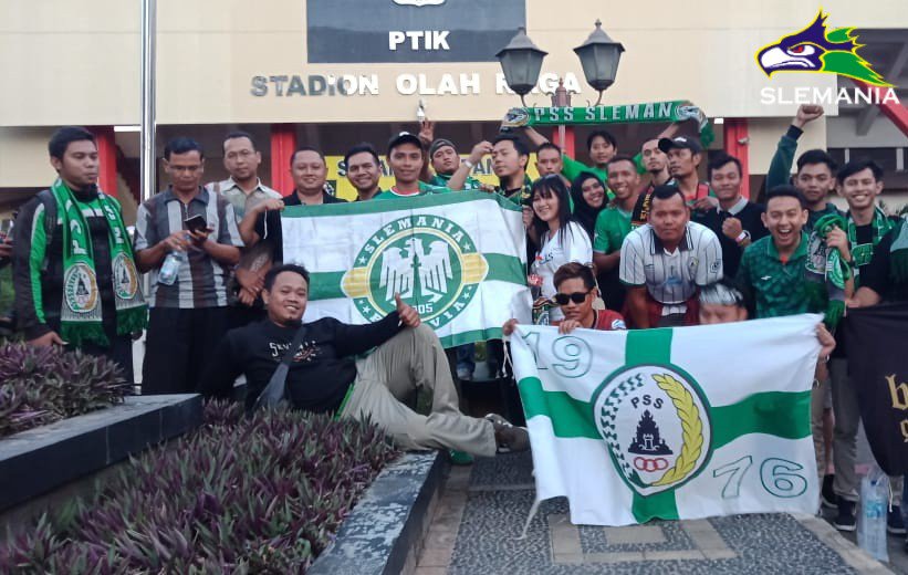 S1H_Slemania's tweet photo. Panjang umur pejuang awaydays Slemania 🙏
@Slemania_Btv 
@starmiltt

Tak lupa kami ucapkan terimakasih banyak atas sambutan nya saudara ku @infokomjakmania 🤝

#pssleman #shopeeliga1 #slemania #slemanona #awaydays https://t.co/eGUwAXf0HA