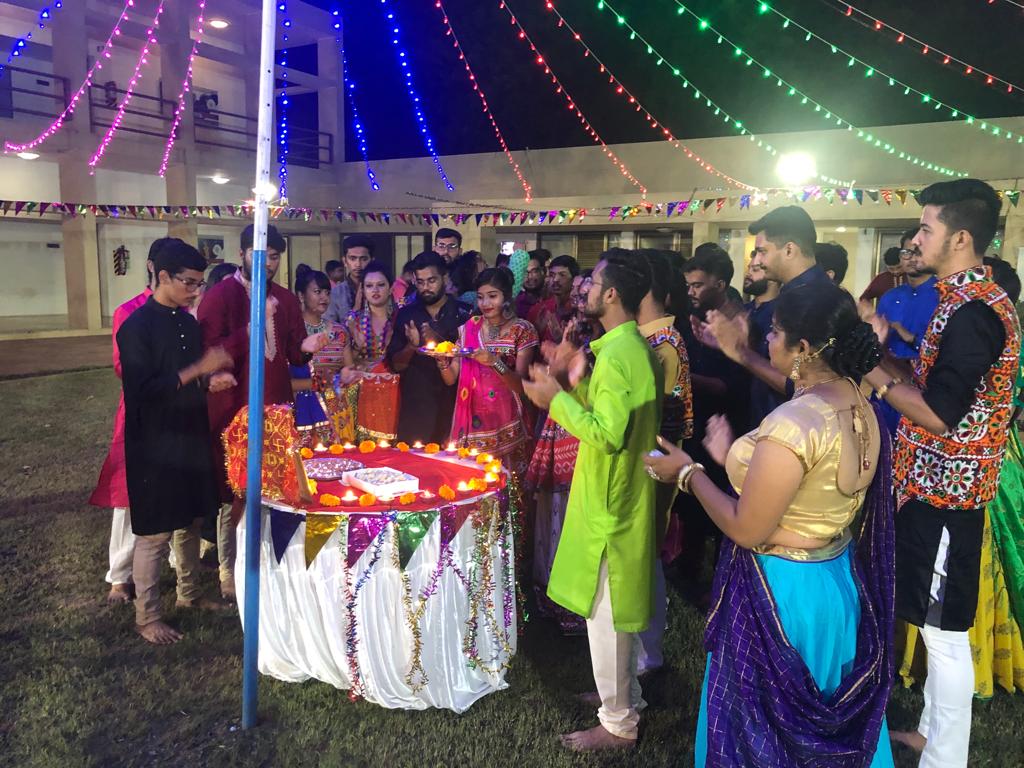 spmpdeu's tweet photo. This navratri CULTURAL COMMITTEE of SPM made it a whole lot special by arranging DHOLIDA 2019. Everyone worshipped MAA DURGA for peace and blessings and swayed to the foot tapping garba tunes. #spmpdpu #dholida2019 #navratri2019 https://t.co/hleekrezcp