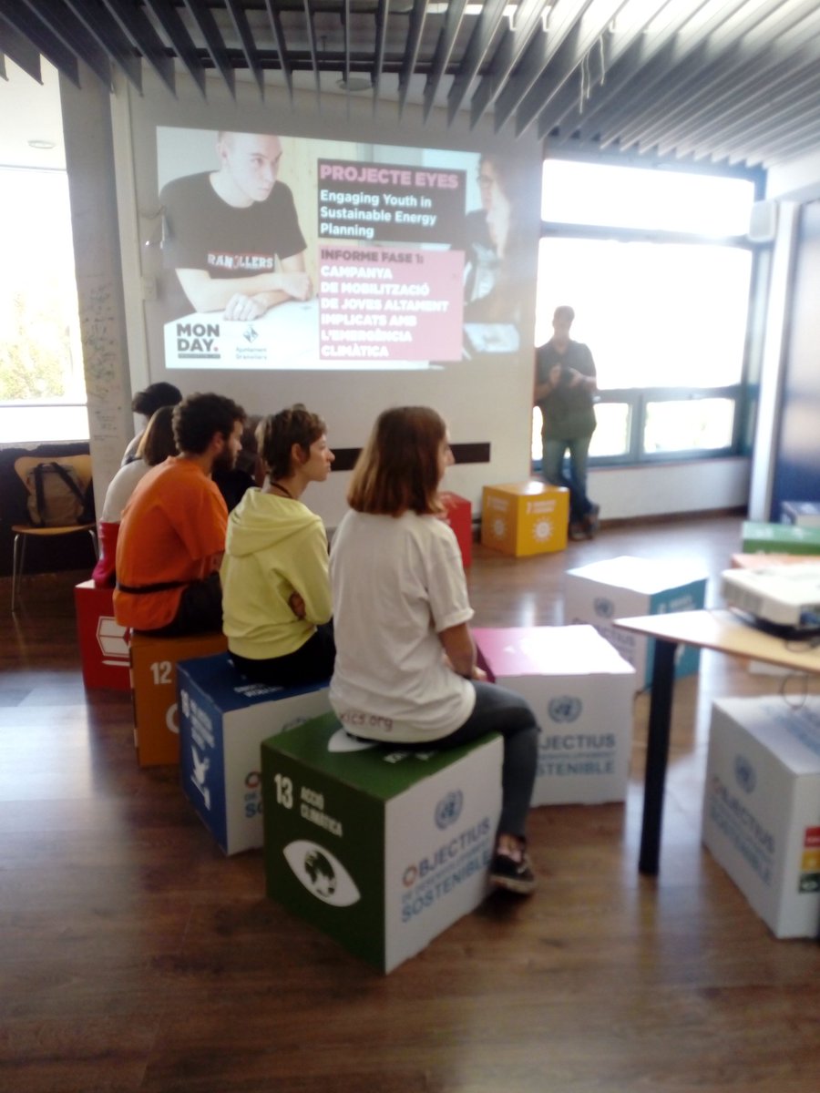 eyesgranollers's tweet photo. Comencem! Taller de co-creació amb les joves del grup d'acció pel #clima. Ens espera una bona estona per dissenyar la campanya de mobilització juvenil💪 @MondayBarcelona @ErasmusEyes @Ecoserveis @granollers #ActOnClimate #BetterToday #ODS https://t.co/vd7cPymwwn