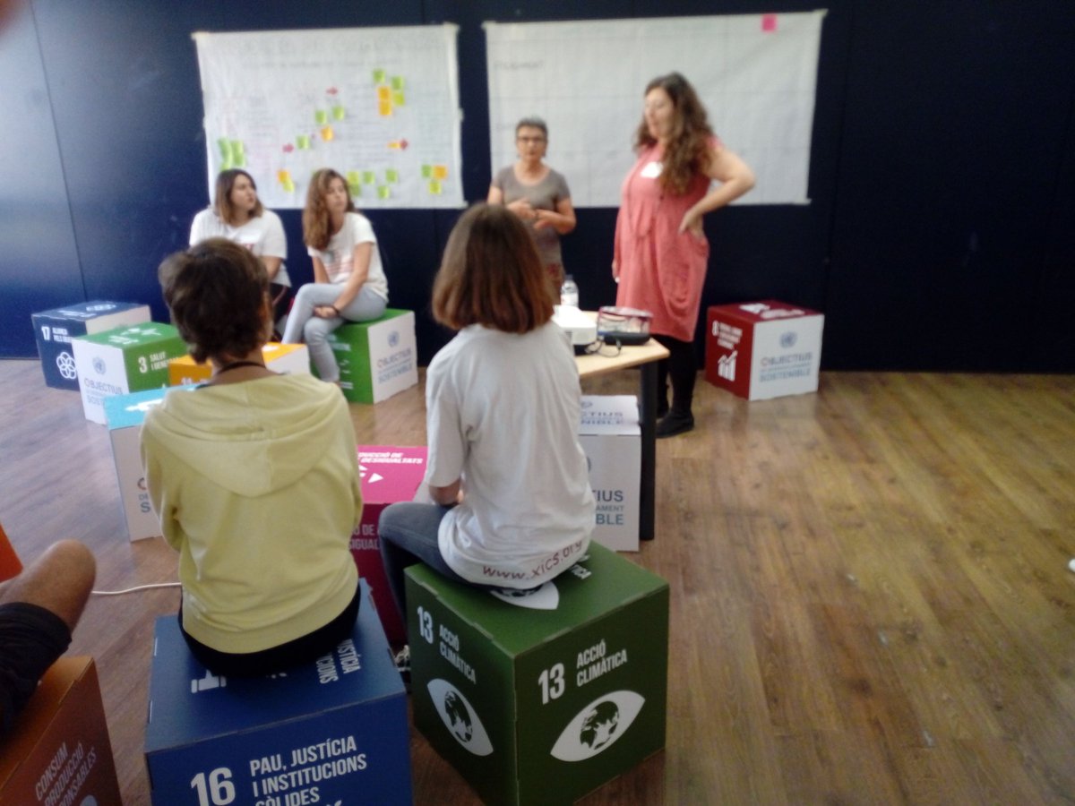 eyesgranollers's tweet photo. Comencem! Taller de co-creació amb les joves del grup d'acció pel #clima. Ens espera una bona estona per dissenyar la campanya de mobilització juvenil💪 @MondayBarcelona @ErasmusEyes @Ecoserveis @granollers #ActOnClimate #BetterToday #ODS https://t.co/vd7cPymwwn
