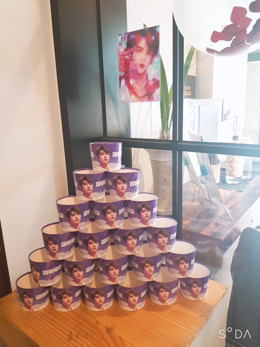 jocca_poket's tweet photo. #나의_꿈_이한결
컵홀더랑 포카 너무 이쁘고 음료도 맛있었어요! 
캅홀더 이벤트 열어주셔서 감사합니다
한결아 데뷔 축하해❤❤ https://t.co/5zHhmvkvVb