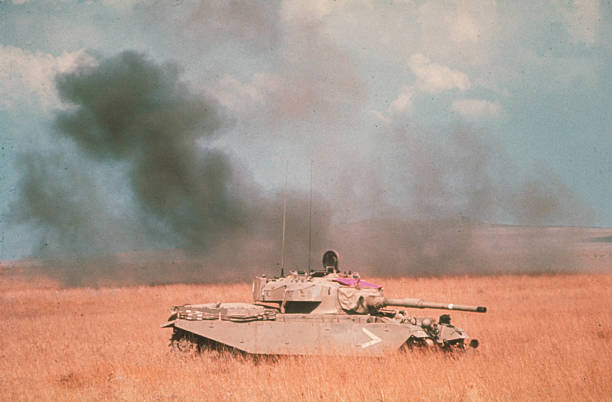 טנק ישראלי במהלך הקרבות ברמת הגולן.צילום: דויד רובינגר דרך GETTY IMAGESמקור תמונה:  https://media.gettyimages.com/photos/modified-israeli-centurion-tank-rolling-through-grassy-field-during-picture-id50592534?k=6&m=50592534&s=612x612&w=0&h=0VtpT5yCFVqsqZ5N7LR9P7YDKVNZyq20buebyeR36S8=