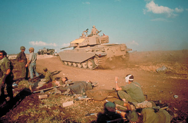 המחיר היה נוראי, 2,656 הרוגים, 7,251 פצועים, 294 שבויים (ויקיפדיה), ומדינה אחת חבוטה ומצולקת שה"קונספציה" קרסה לה בבת אחת.חיילים פצועים בחזית הגולן.צילום: דויד רובינגר דרך GETTY IMAGESמקור תמונה:  https://media.gettyimages.com/photos/israeli-tank-driving-past-wounded-soldiers-on-second-day-of-yom-war-picture-id50592054?k=6&m=50592054&s=612x612&w=0&h=ipF6N9ENCklPArKH18xODrF7vyRwa48x2mwhzuH5EOA=