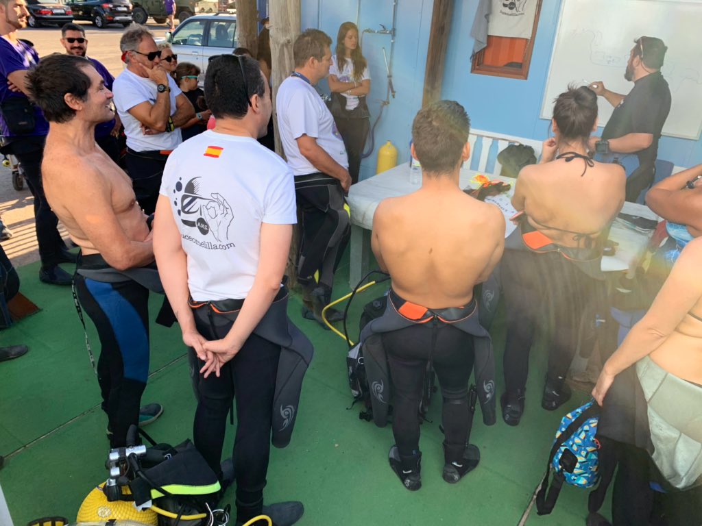 buceomelilla's tweet photo. Reunión preparatoria para situar a los buceadores en las embarcaciones que van a ir a la zona de la limpieza. ¡Empezamos con la 5ª limpieza de fondos marinos! #limpiezadefondos #Melilla #basuraleza @Vigilantesmar https://t.co/xlK8XGSoCe