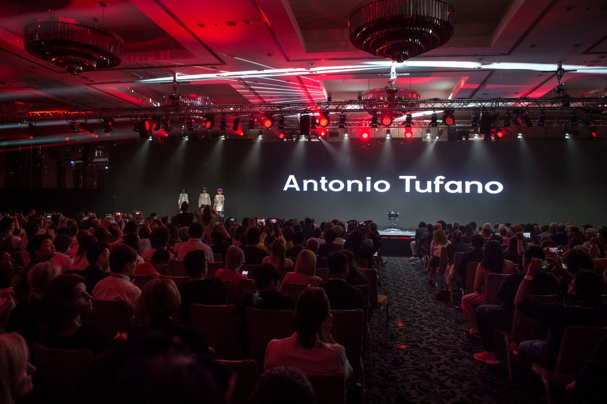 FramesiPK's tweet photo. With his three blades scissor, Antonio Tufano amazed the #FramesiInternationalCongress2019 audience with a craftsmanship show. See the pics of his three amazing hairstyles.

#framesi #hair #show #fashion #Dubai #hairstyles https://t.co/bw47vpKFM2