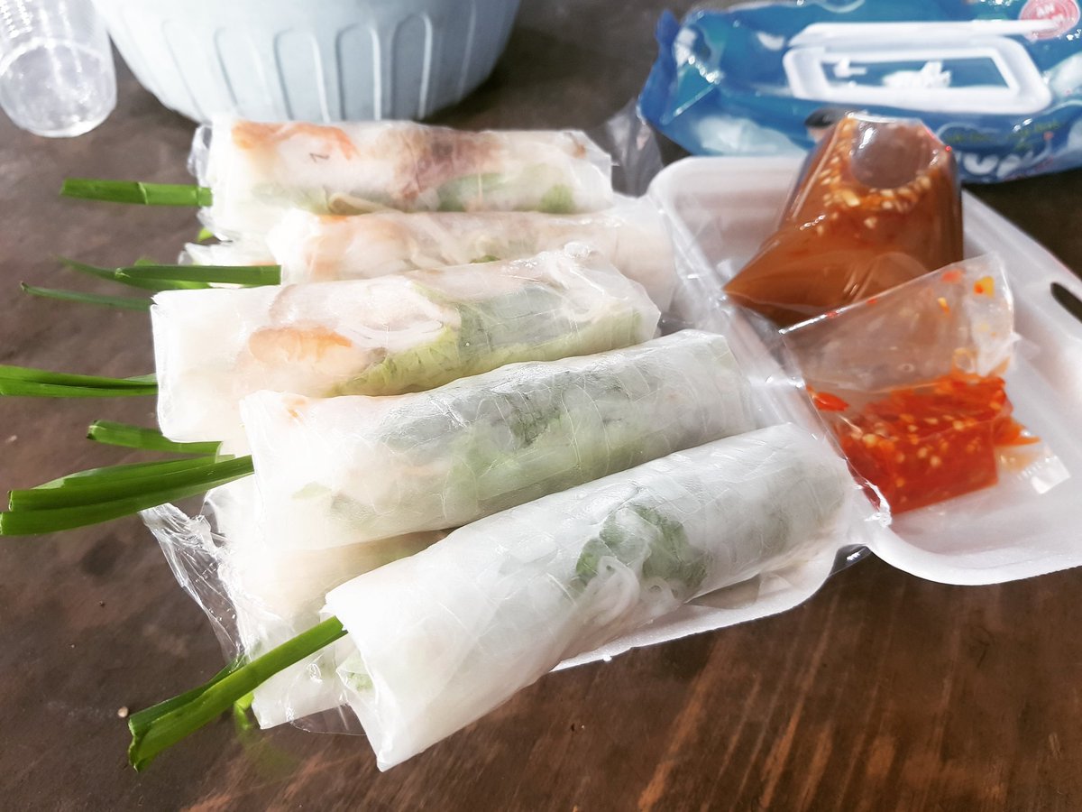 Gỏi cuốn #vietnamesespringrolls #streetfood #vietnamesespringroll #springrolls #springroll #goicuon #gỏicuốn #wowfood #famousfood #amazingfood #eatwell #eatfamous #spicy #travelfood #travelfoodie #foodphotography #dailyfood #saigonfood #vietnamesefood