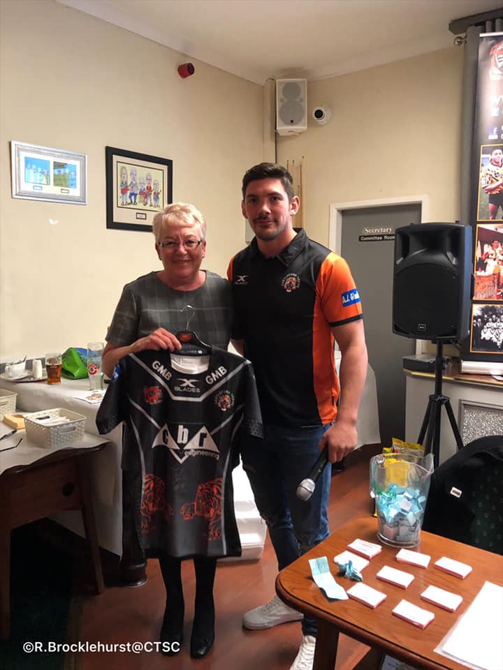 Paulctsc's tweet photo. @chrisclarkson00 @CTSC2 @CTRLFC On behalf of the CTSC can I thank you for your time at the Tigers. Thanks for your support of the CTSC and for attending our race night. We all wish you every success at @YorkKnightsRLFC #tigerfamily #CTSC15 https://t.co/FA2SLxEmuh