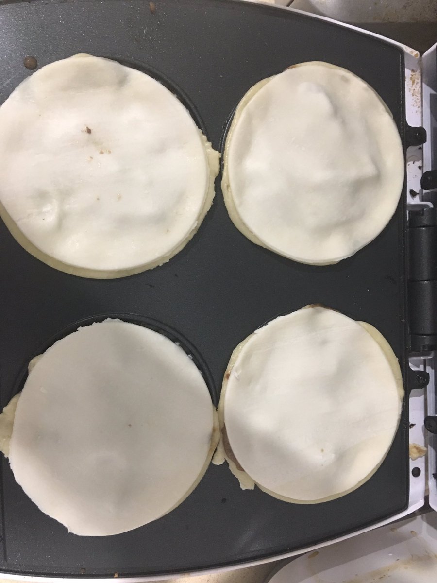 leighjones0212's tweet image. First attempt at steak and mushroom pies for the kids #piemaker