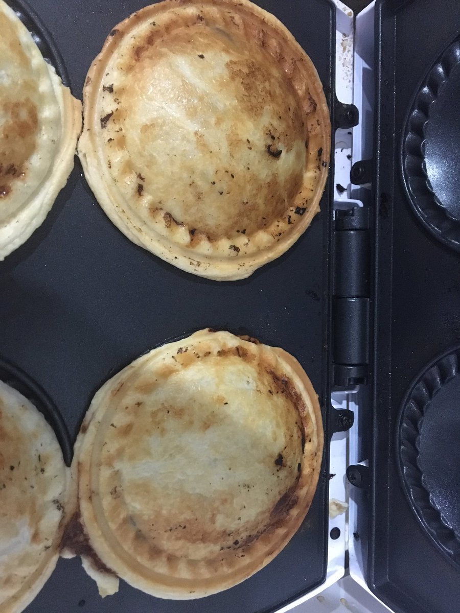 leighjones0212's tweet image. First attempt at steak and mushroom pies for the kids #piemaker