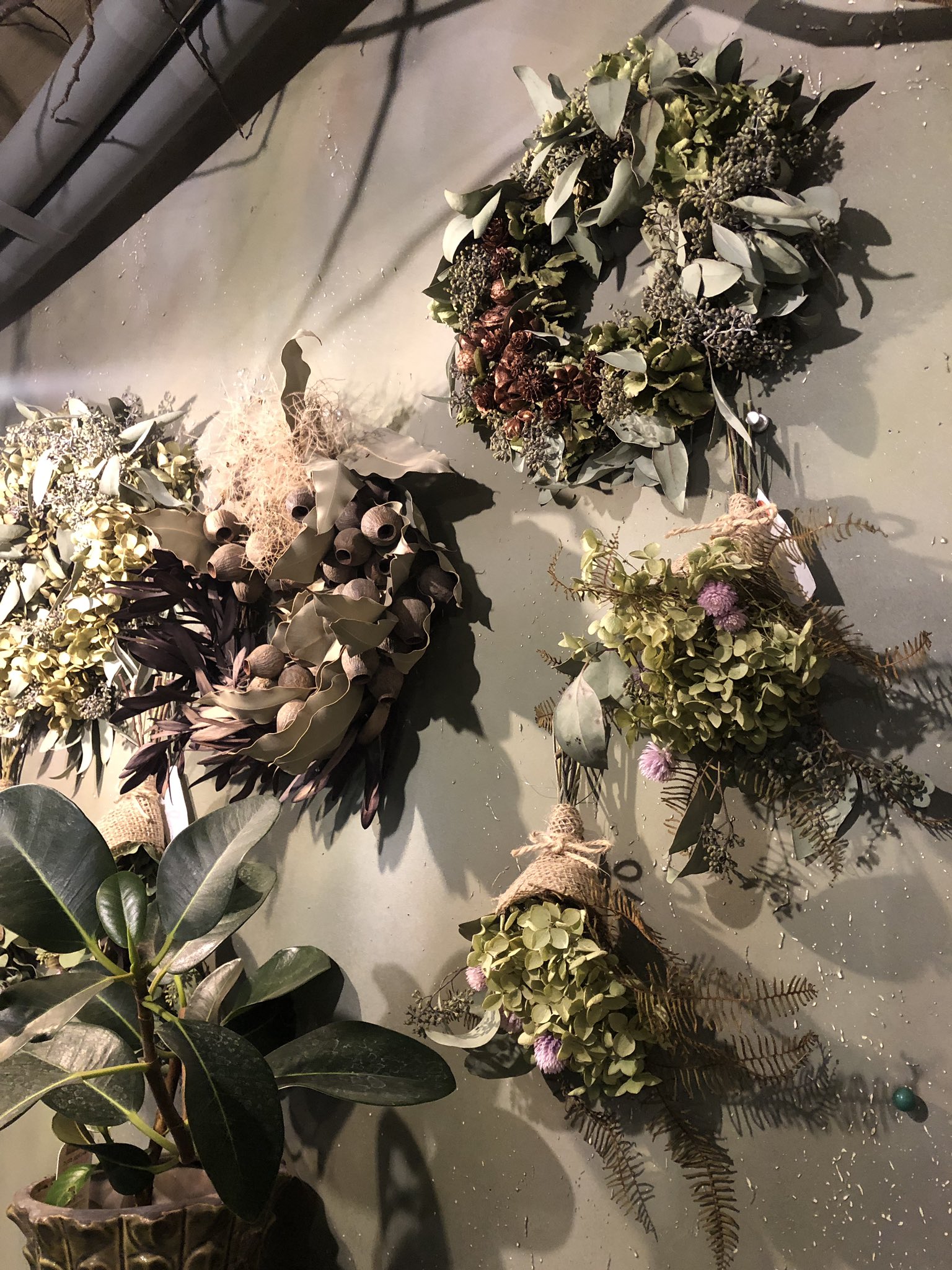 山谷智恵子ちえちえ 小樽loveなデザイナー 小樽のお気に入りのお花屋さんにアレンジメントを頼みました 当日の依頼で お忙しかったのに17時までにあげていただきました 感謝 お店を見ていると いろいろ欲しくなって大変です 笑 小樽駅が近いので