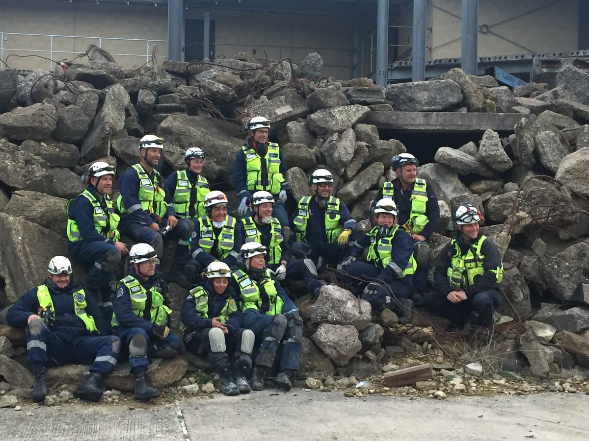 ClareGollop's tweet photo. Our new recruits are digging deep for the last 24 hours of our 4 day #fakequake exercise @SERVE_ON https://t.co/sVzpI1HqBG