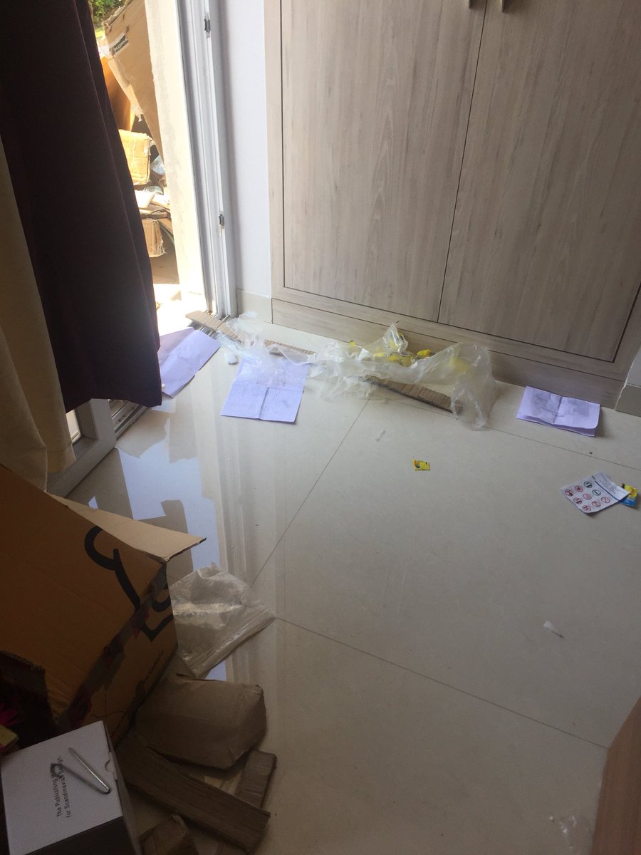 scorpiontwit's tweet photo. Hey @Pepperfry don’t you tell your boys to clean up after they are done 🧐🧐#pepperfry #installation #installationwoes #CustomerService #CommonSense https://t.co/DTmFAphoz7