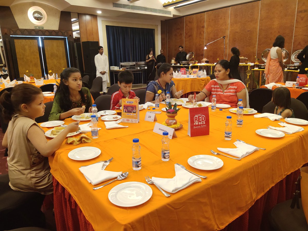 redfmkolkata's tweet photo. #RedfmTeam was at @thepark where we hosted our #tickettodurgapuja #winners of #season03 for #Saptami lunch! @rj_nilam @rjpraveenredfm @RedFMIndia #DurgaPuja #DurgaPuja2019 #DurgaPuja4All #DurgaPooja #Kolkata https://t.co/giWyhk6Igd