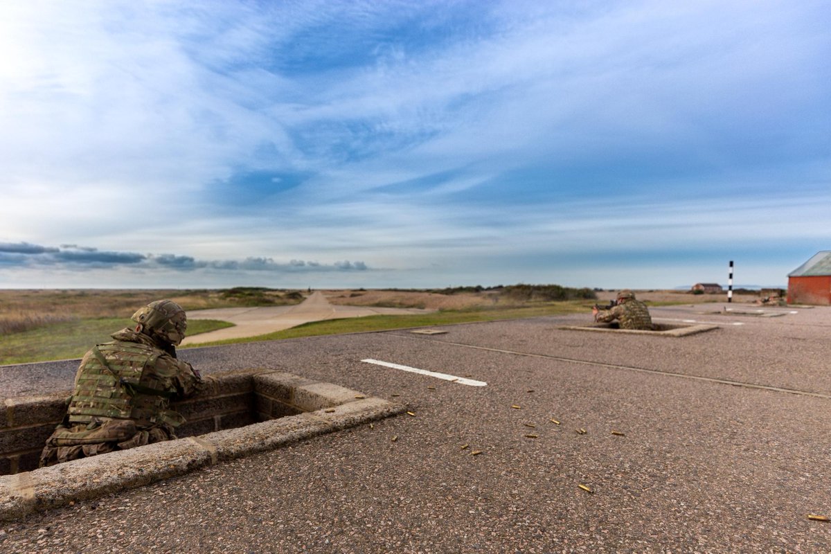 irish_guards's tweet photo. The 'office' environment has changed daily for the Irish Guards as they have spent the week in fresh air, ocean views and a variety of interesting tasks, all in the midst of a huge live firing package on the Kent coast.

#irishguards ☘💂
#TheGuards 
#FightingMicks https://t.co/HS8J2fy4he