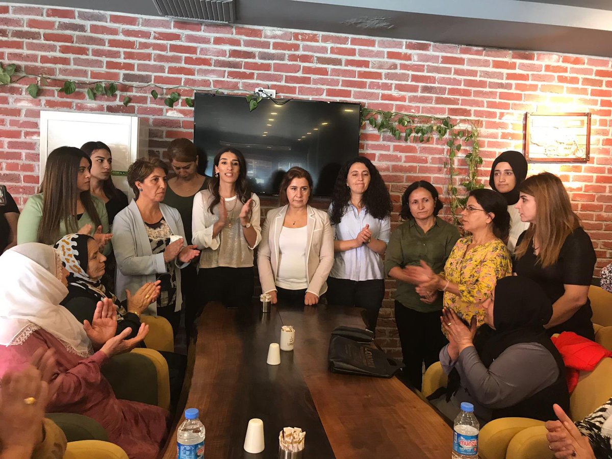 Kadın buluşmalarımız bugünde Kızıltepe’de devam ediyor

#dayanışmagüçlendirir
#irademedokunma
#eşbaşkanlıkmorçizgimizdir