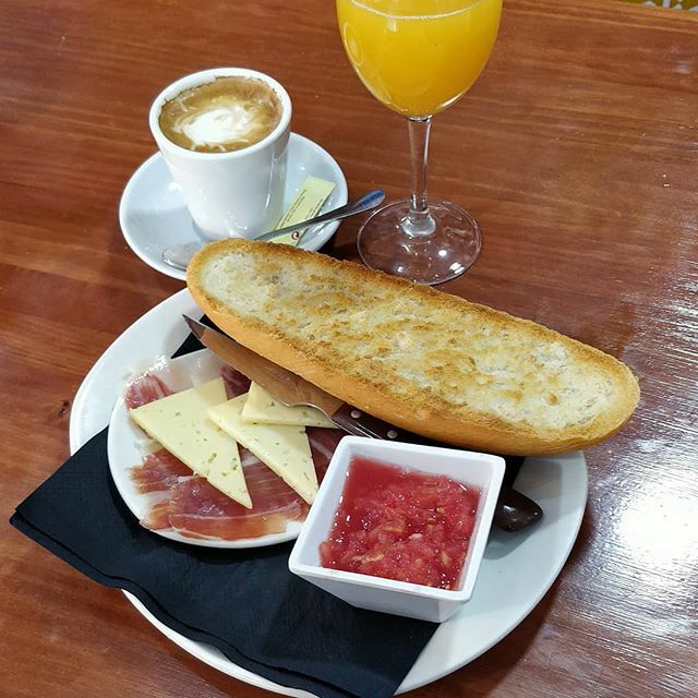 liriosbar's tweet photo. Ñam Ñam ☕ a por el sábado ,en @liriosbar #jaén https://t.co/vIomGqWa35
