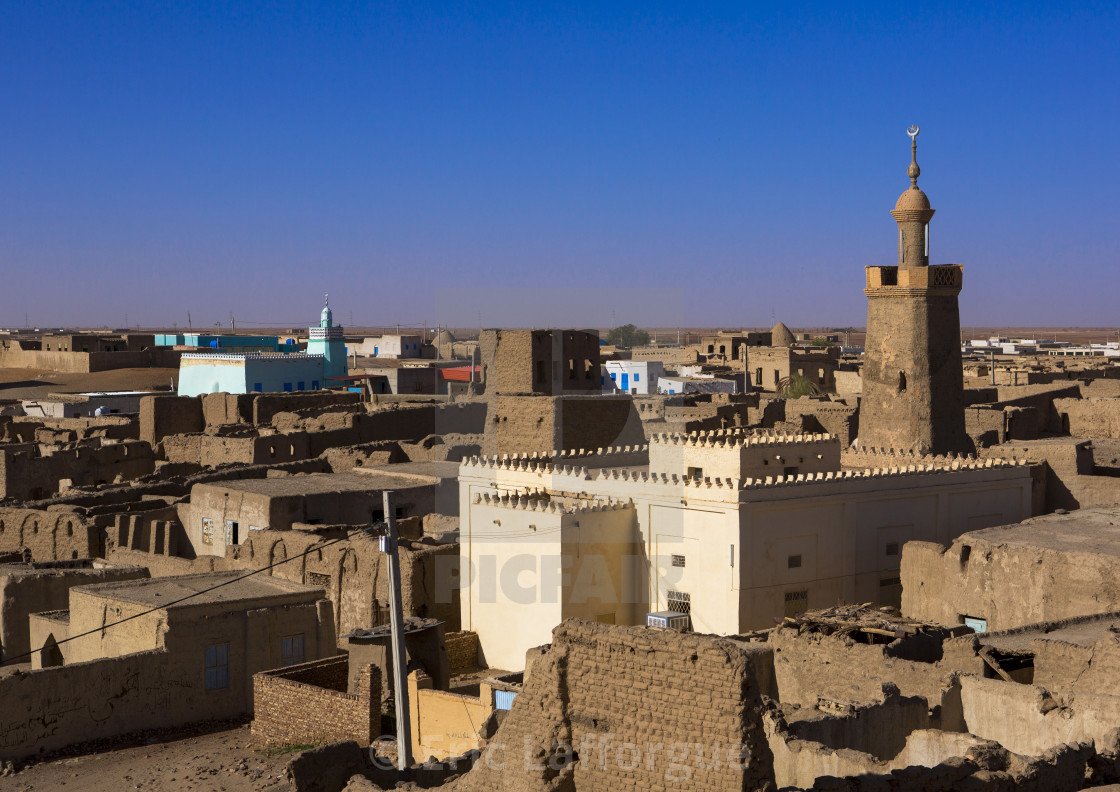 AL-khandaq 6th century (?)settlement dates back to the kushite era, the city grew under the makurian kingdom during which the fortress was built around the 13th century, occupation continued during the islamic era under the funj kingdom  #historyxt-fort-gate to city-ruins