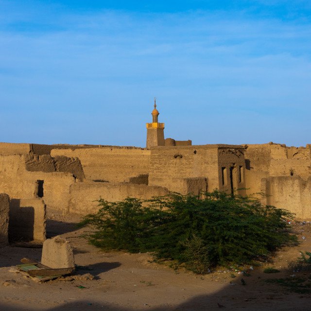 as one of the sultanate's northernmost towns with a number of mudbrick structures dating from that era, itd later went through a resurgence by the end of the 19th century after which it was mostly abandoned by the 70s -abandoned houses