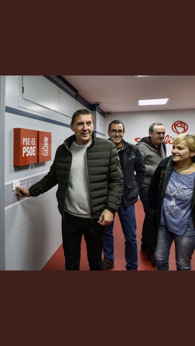 recobart's tweet photo. @Adrilastra Arnaldo, ¡apaga al salir! https://t.co/mDsC2SBGoR