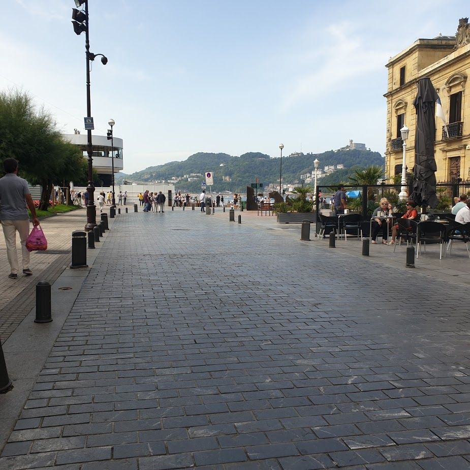 Solo tienes que entrar en nuestra web, y elegir los días para tu próxima visita a #Donostia⠀⠀⠀⠀⠀⠀⠀⠀⠀
Hay placeres que solo algunos saben disfrutar. #pension #basquecountry #loves_donostia #travelerinbasque #visitbasquecountry